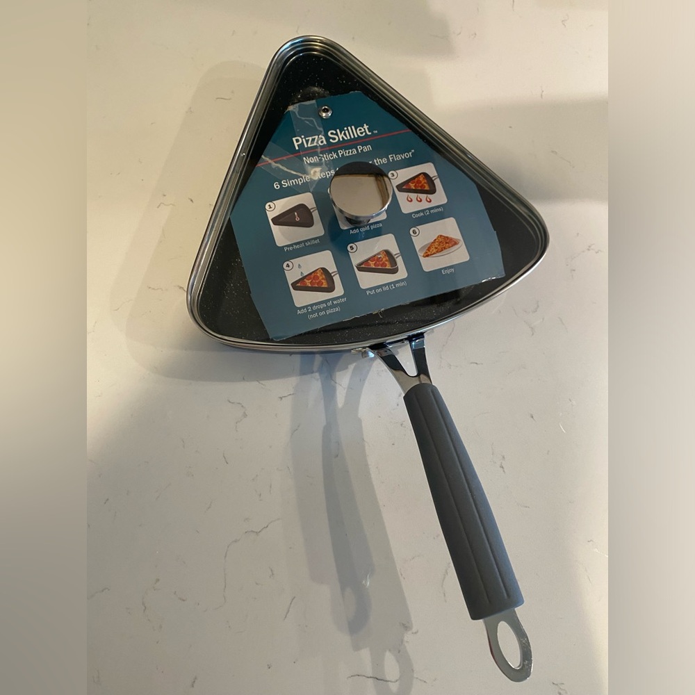 Jokari with Grey Handle Pizza Skillet™ - Non-Stick Pizza Pan